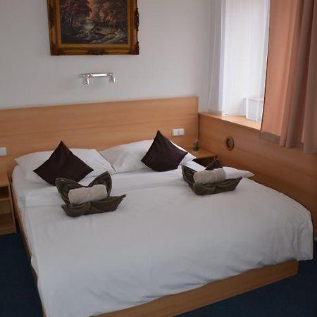 Hotel O.K. 1 Beroun  Buitenkant foto