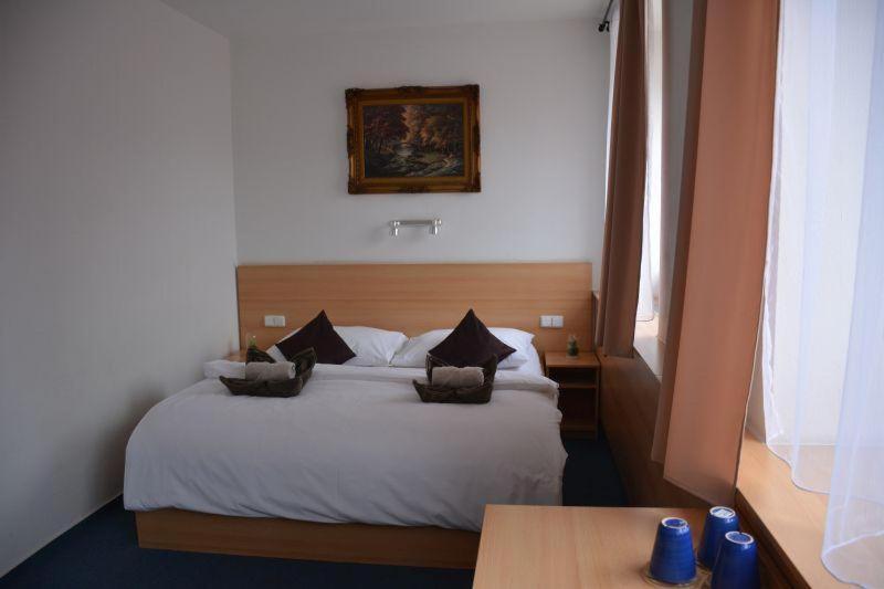 Hotel O.K. 1 Beroun  Buitenkant foto