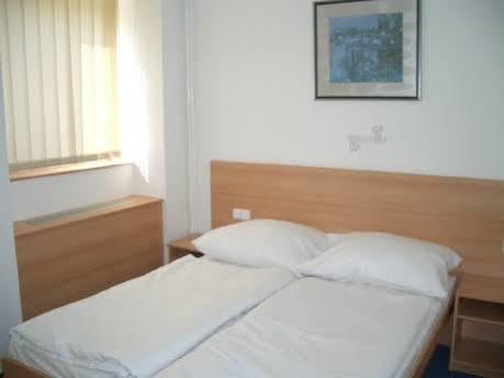 Hotel O.K. 1 Beroun  Buitenkant foto