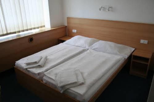 Hotel O.K. 1 Beroun  Buitenkant foto